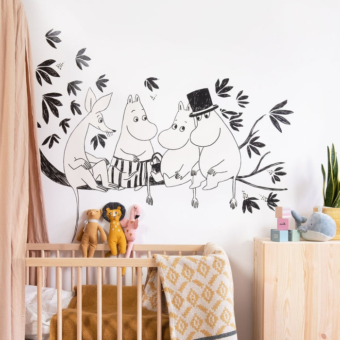 Adesivo murale Famiglia Moomin su un albero